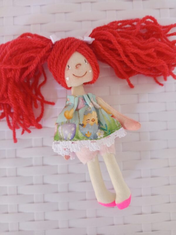 Boneca de Pano Artesanal – Encanto e Delicadeza - Imagem 5